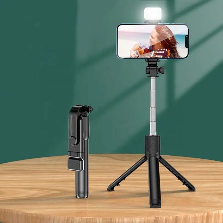 R1s Bluetooth Selfie Sticks with Remote and Selfie Light